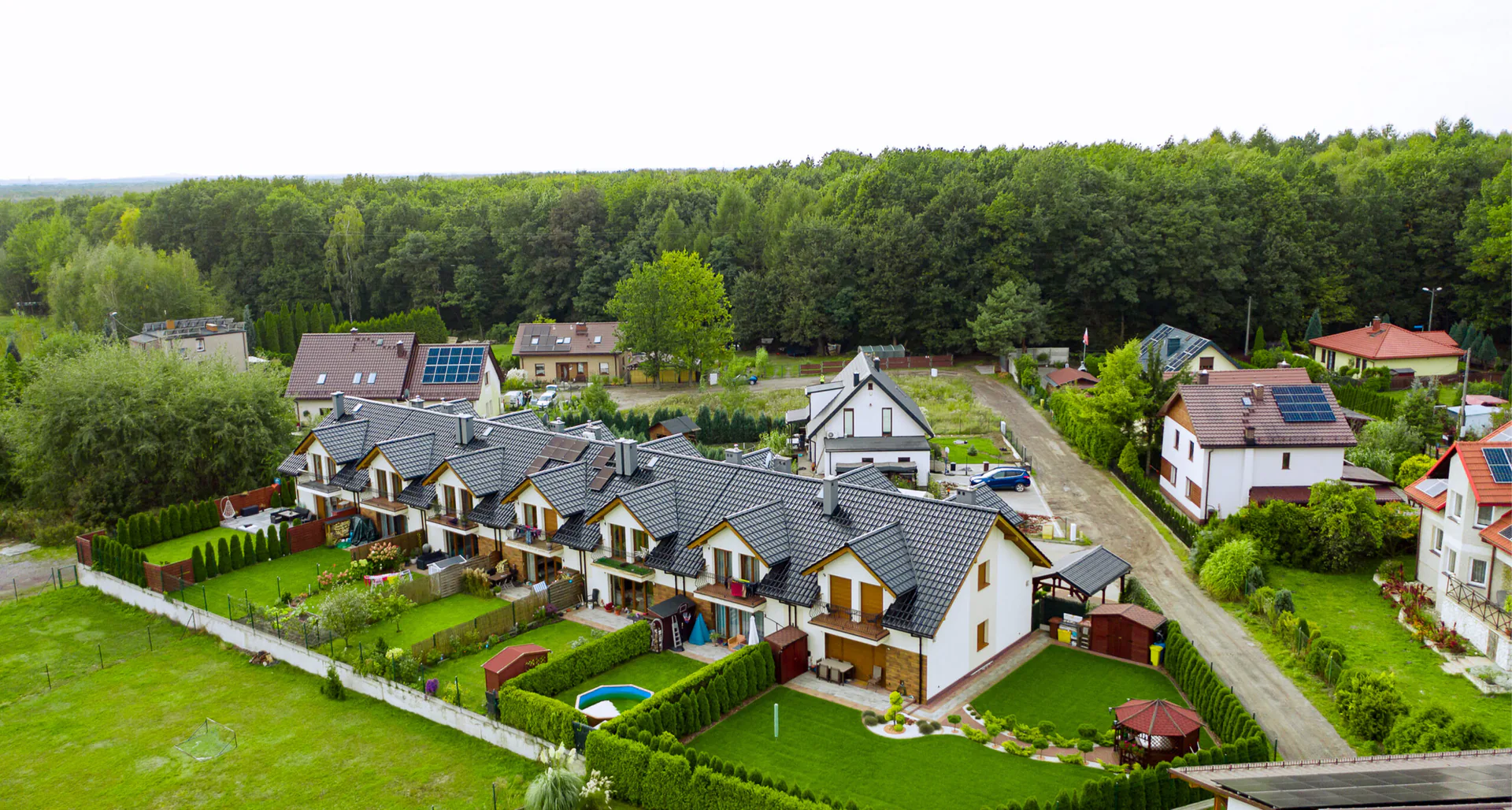 Osiedle domów przy ulicy Kończyckiej widziane z lotu ptaka